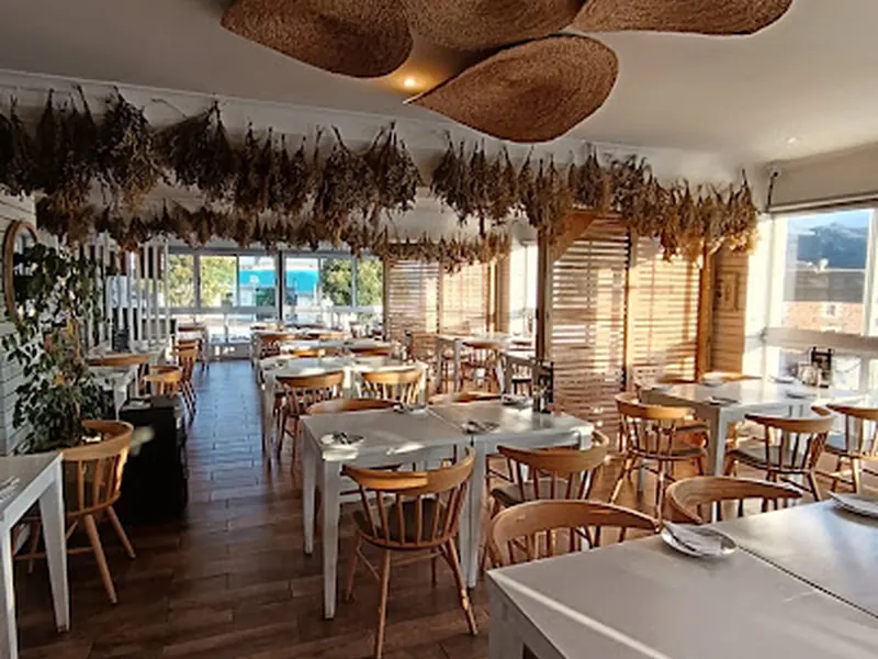 SAVEUR Restaurant