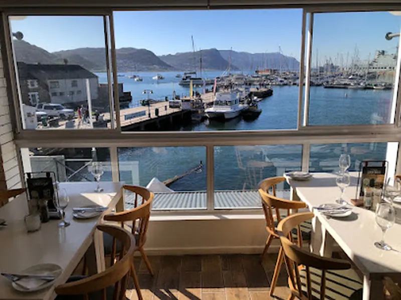 SAVEUR Restaurant