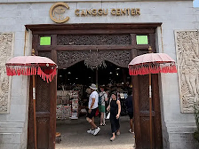 La Brisa Sunday Market