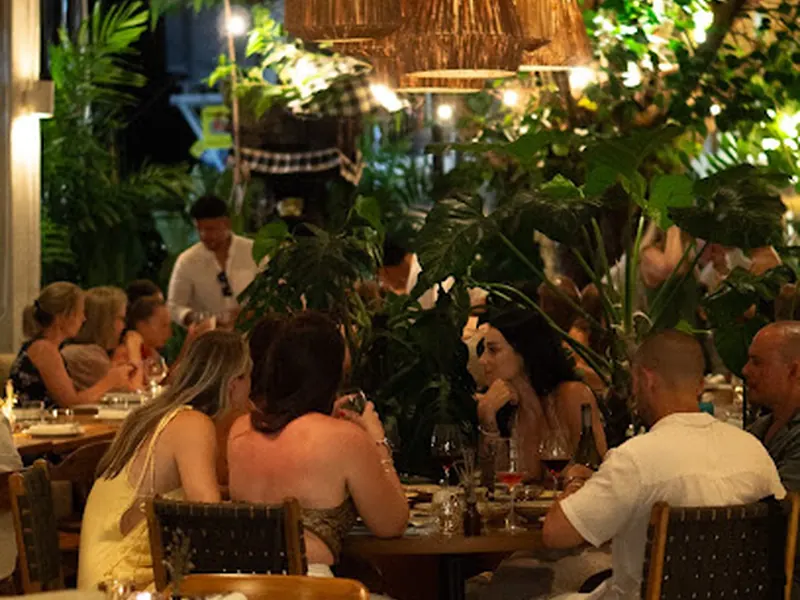 MASONRY. Restaurant Uluwatu