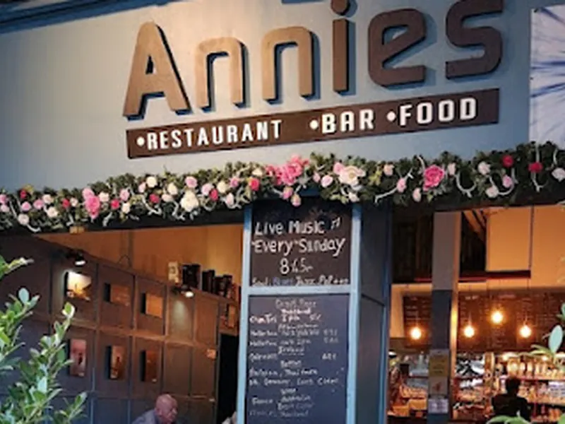 Annies Restaurant Bar