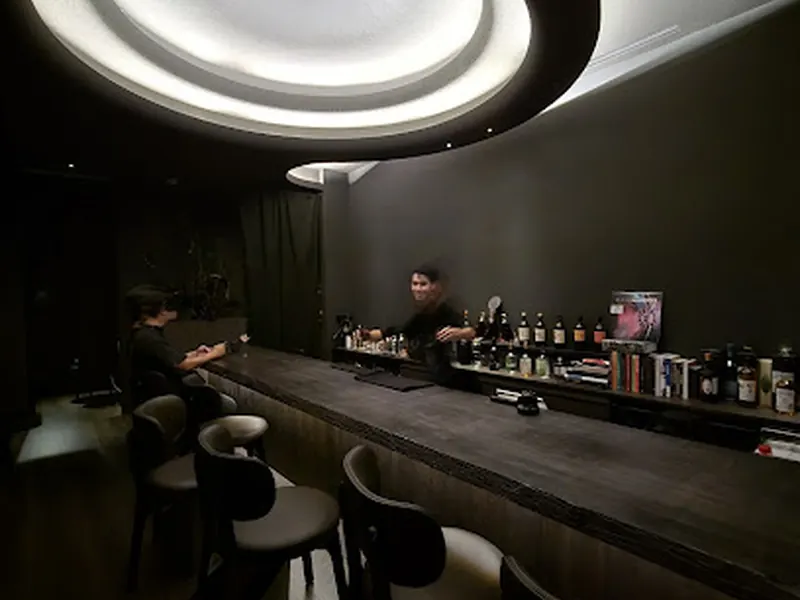 Bar Gravit.on 烏寂重子