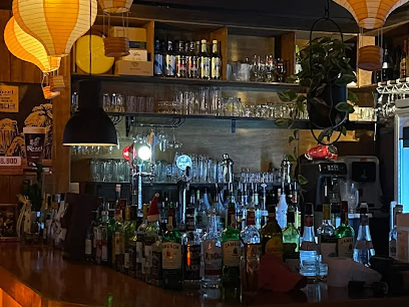 Round2 restaurant & pub