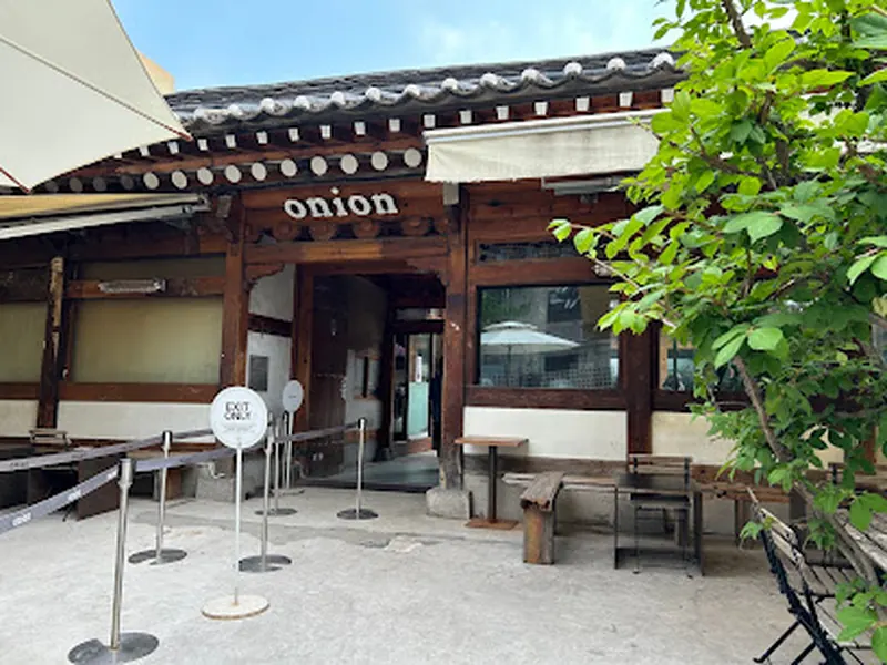 Cafe Onion Anguk