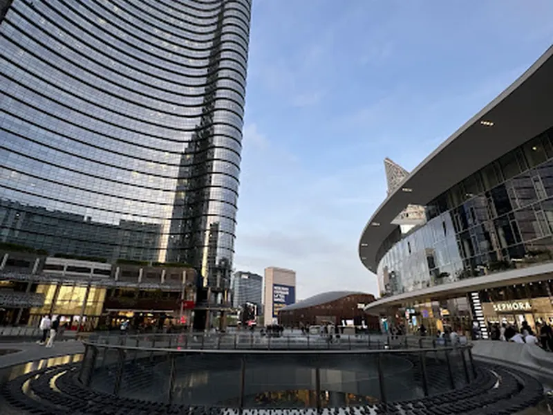 UniCredit Tower