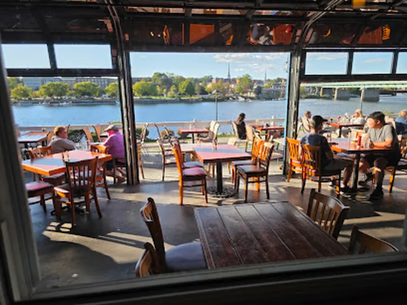 High Tide Restaurant and Bar