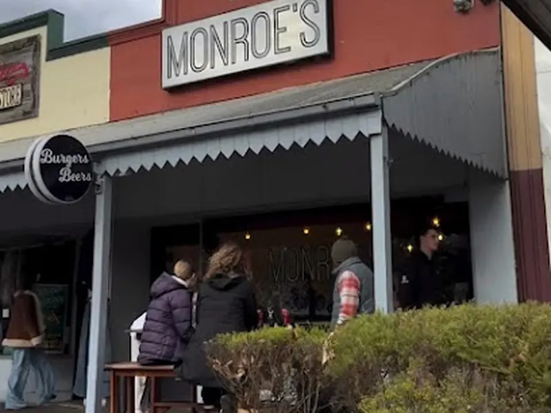 Monroe's Burgers & Beers