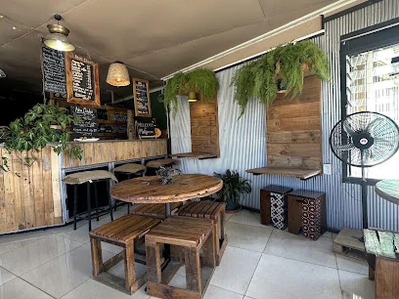 Moli Green Cafe