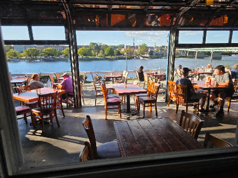 High Tide Restaurant and Bar