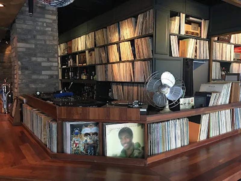 Vinyl Pub Muse On