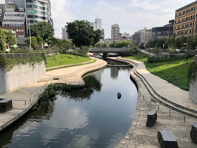 Liuchuan Riverside Walk