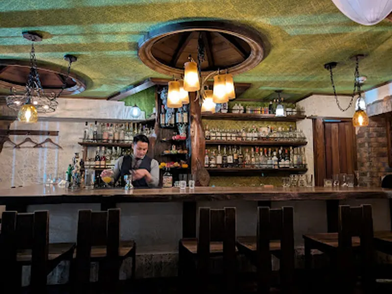 Bar B&F