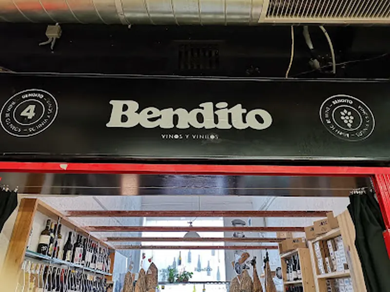 Bendito, Vinos y Vinilos