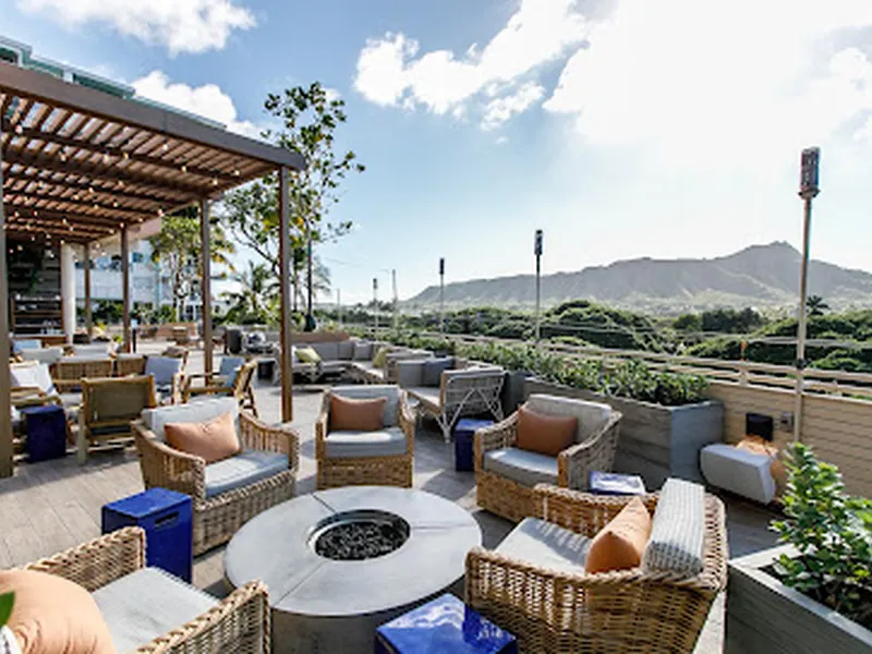 DECK. at Queen Kapiʻolani Hotel | Waikiki / Honolulu | Restaurant / Large 
Group / Wedding