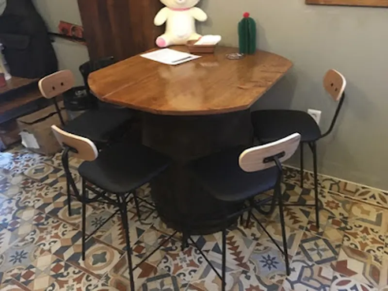 Round2 restaurant & pub
