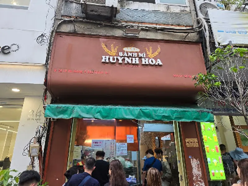 Bánh Mì Huynh Hoa