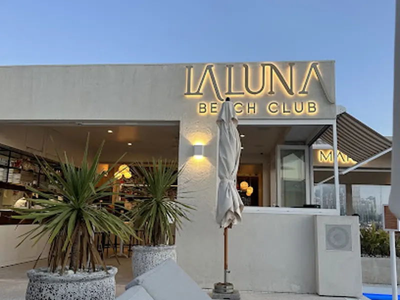 La Luna Beach Club