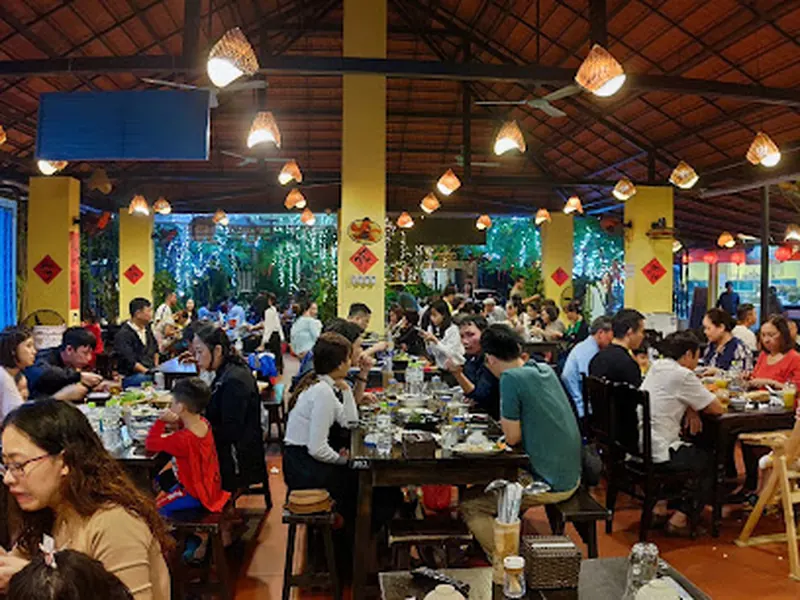 Nhà Hàng Ngọc Nữ Quán (Good Restaurant in DaNang))