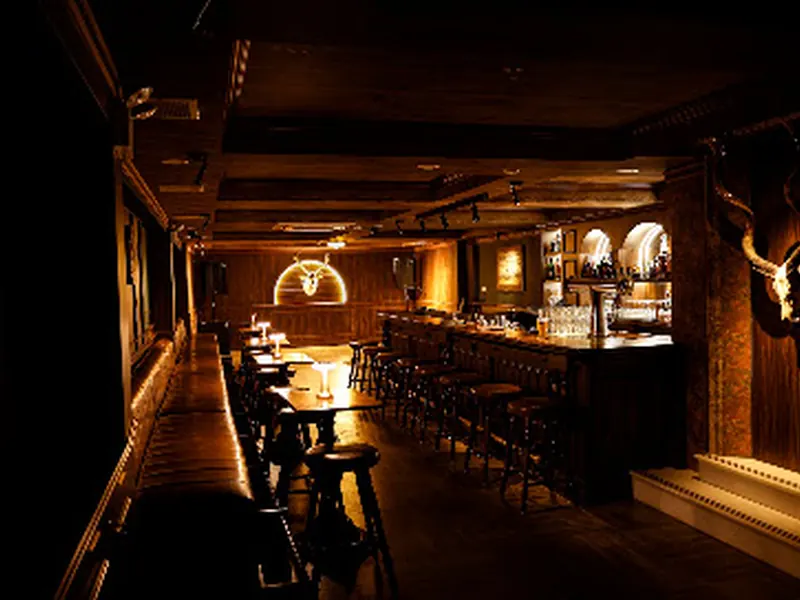 Two Schmucks Bar and Pub