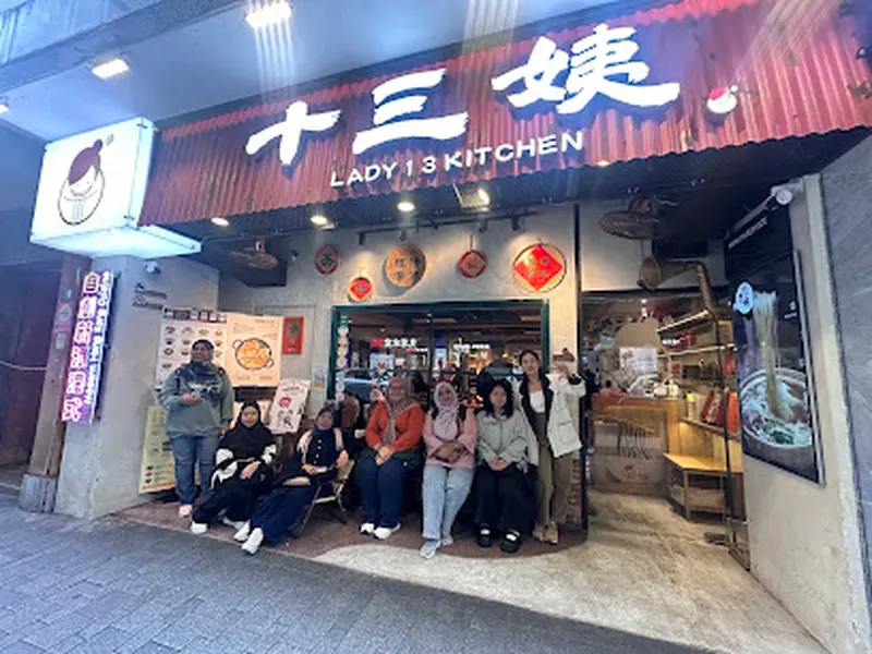 Lady 13 Kitchen