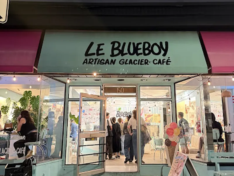 Le Blueboy: Artisan Glacier
