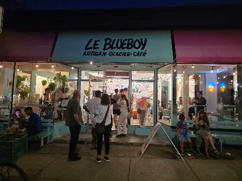 Le Blueboy: Artisan Glacier