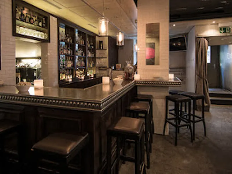 Rosaly's Restaurant & Bar